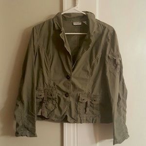 Chicos Army green jacket with pockets and buttons